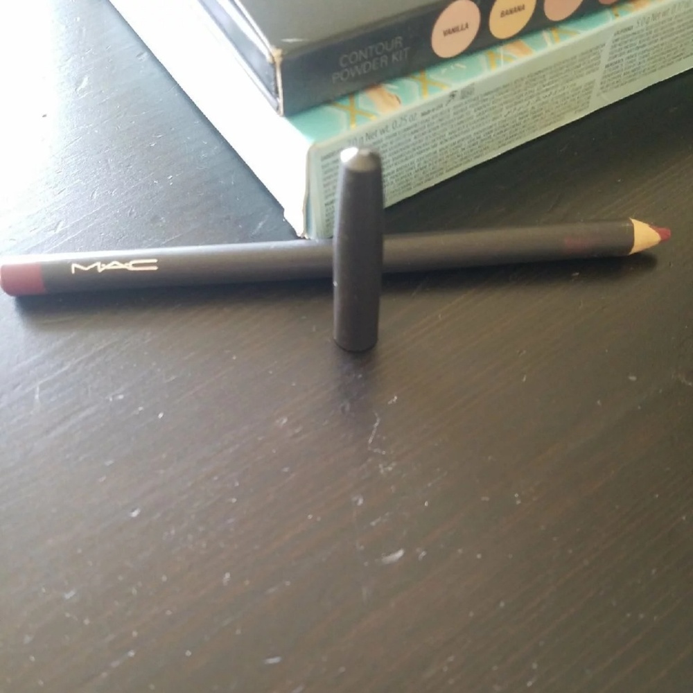 MAC Lip Pencil in Half Red